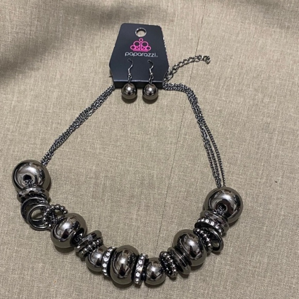 Paparazzi Gunmetal Necklace and Earring Set